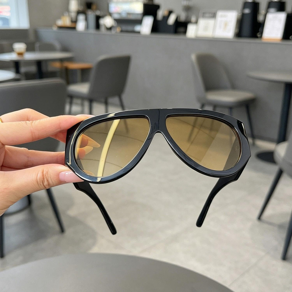 Retro Cat Eye Large Frame Sunglasses. Summer UV Protection Eyewear. Lightweight Slim Face Fashion Sun Glasses